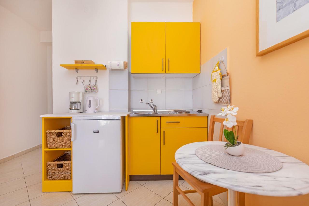 Apartment Mirela Mlini